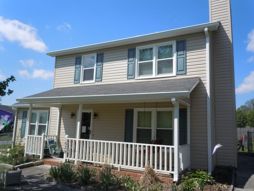 Expert vinyl replacement windows for residential homes in Greensboro, NC 